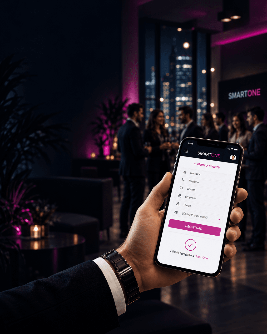 Profesional utilizando SmartOne para registrar y gestionar su cartera de clientes
